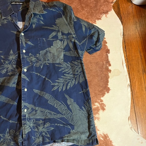 Vintage No Boundaries button down
men's size XL
100% cotton - Picture 2 of 4